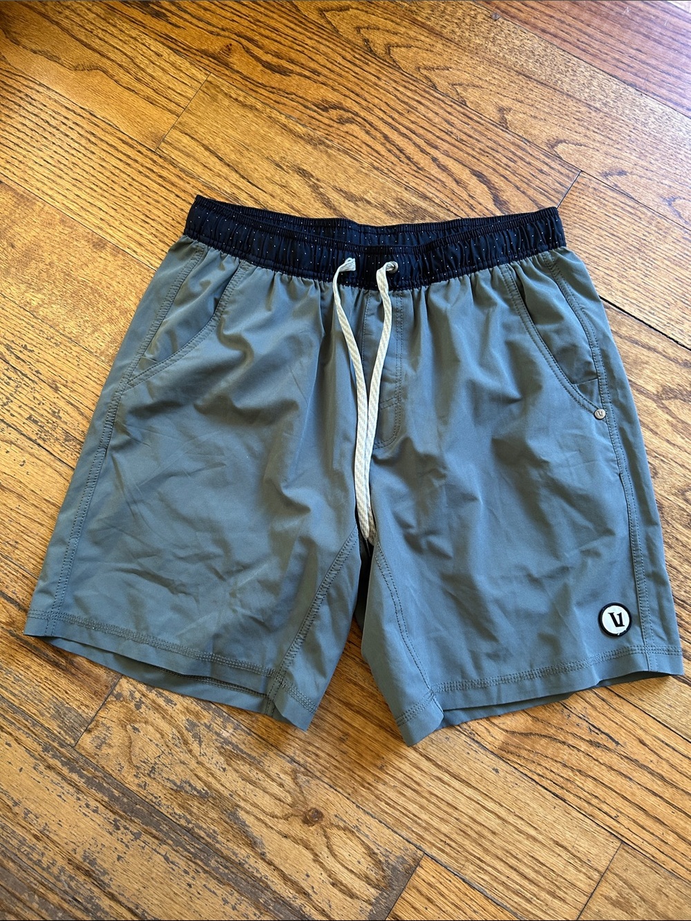 Vuori Men's Unlined Kore Athletic Lightweight Shorts Size Medium